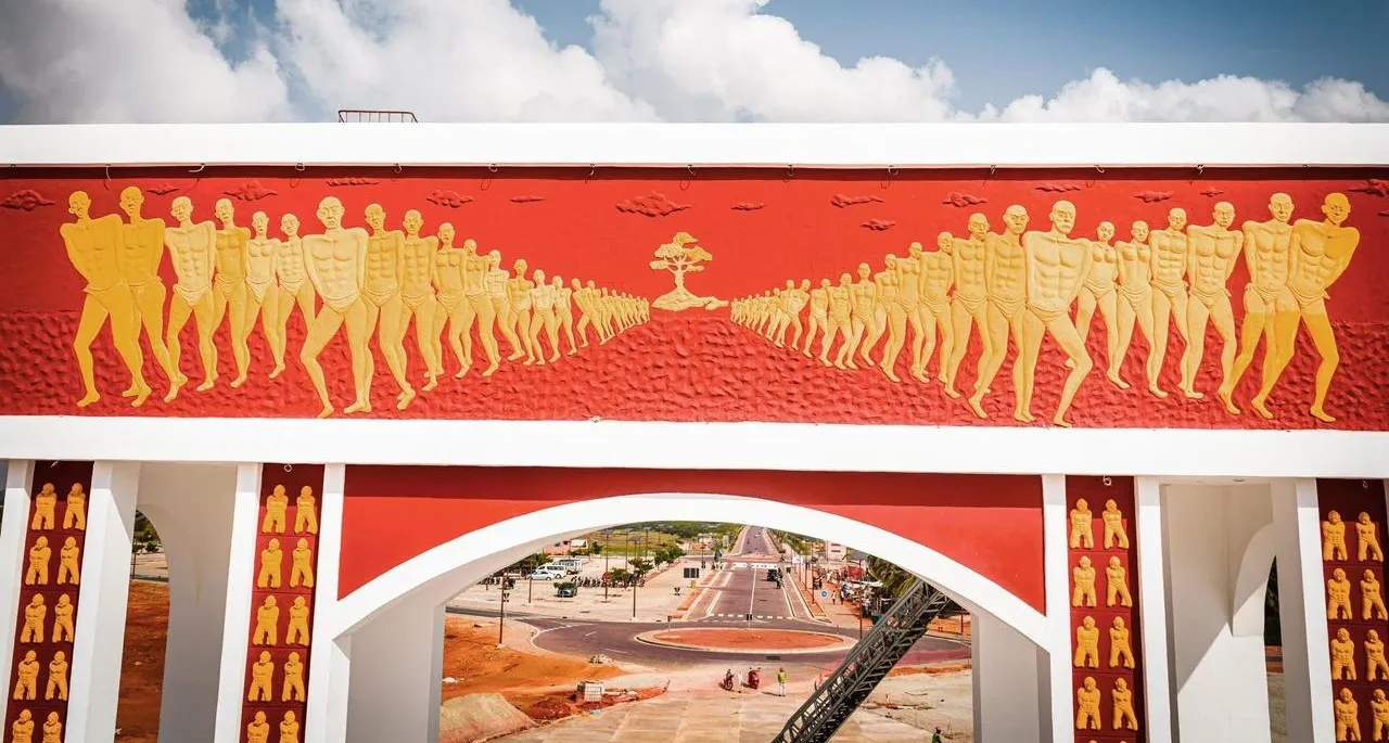 La Porte du Non-Retour : Monument Souverain de la Mémoire et de la Résilience à Ouidah